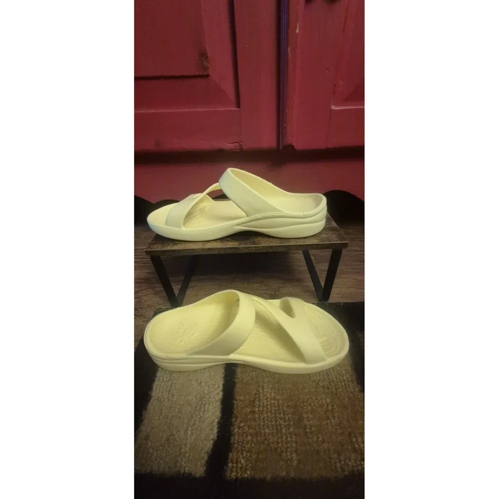 DAWGS Ladies 10 Z-Sandals Arch Support Sandals  Butter Yellow Comfort Slides EUC